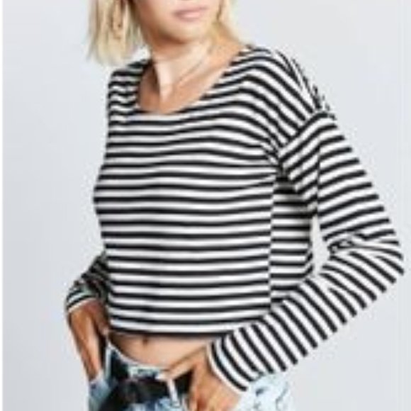 Forever 21 Tops - 🟩 Forever 21 Boxy Cropped Top